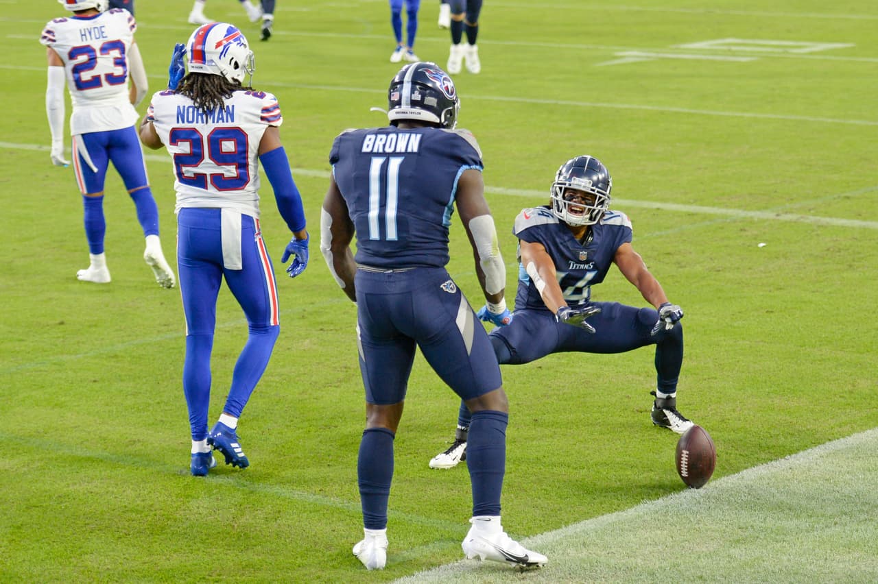 En duelo de invictos, los Titanes le ponen un alto a los Bills y los vencen 16-42.