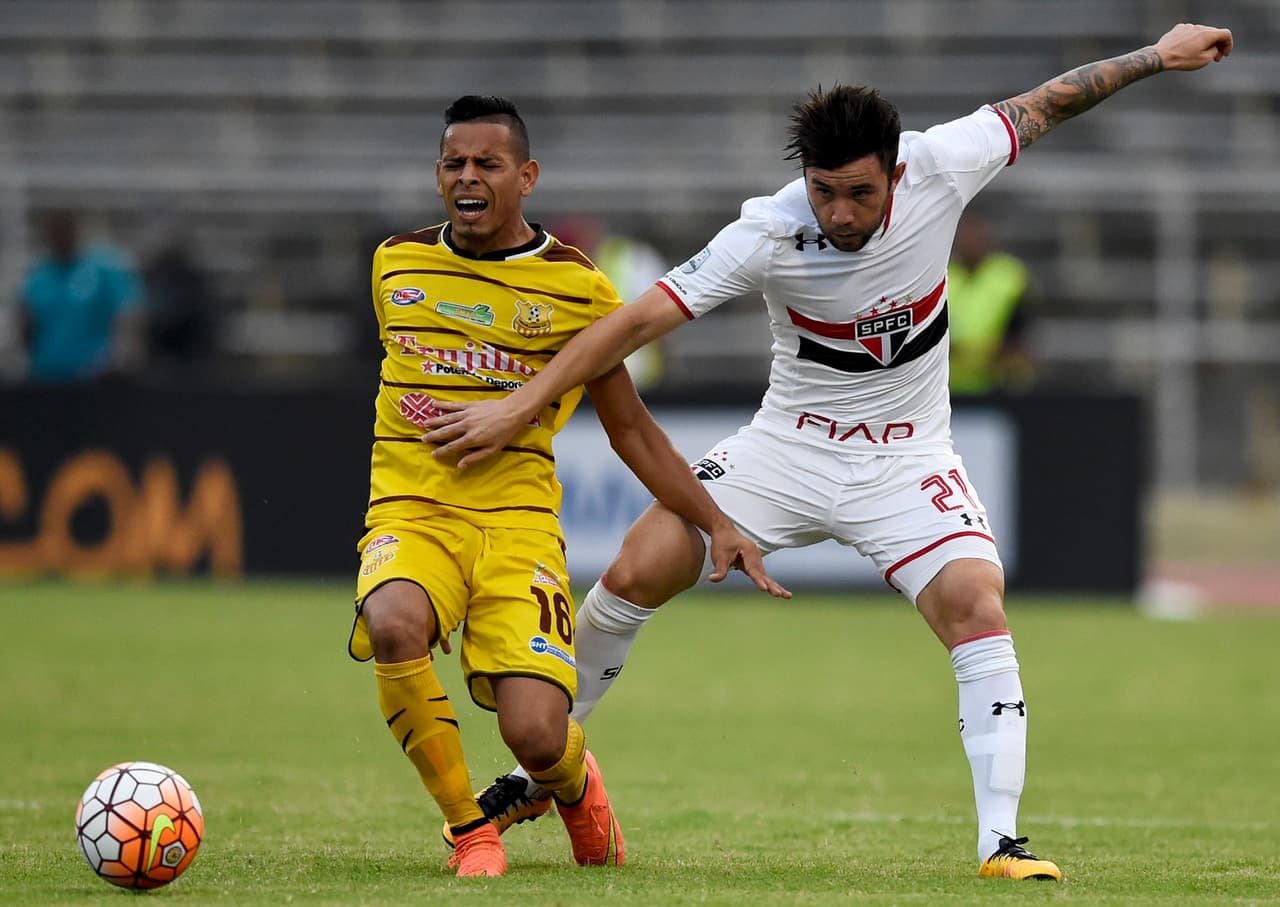 El lateral zurdo Eugenio Mena ahora juega en el Sport Recife de Brasil y es inamovible para Pizzi.