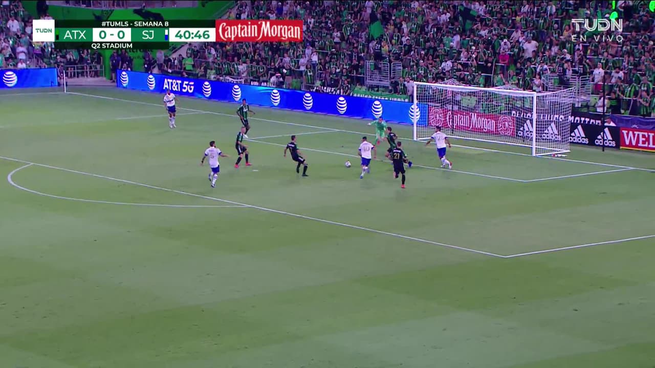 ¡TIRO ATAJADO! disparo por Chris Wondolowski.