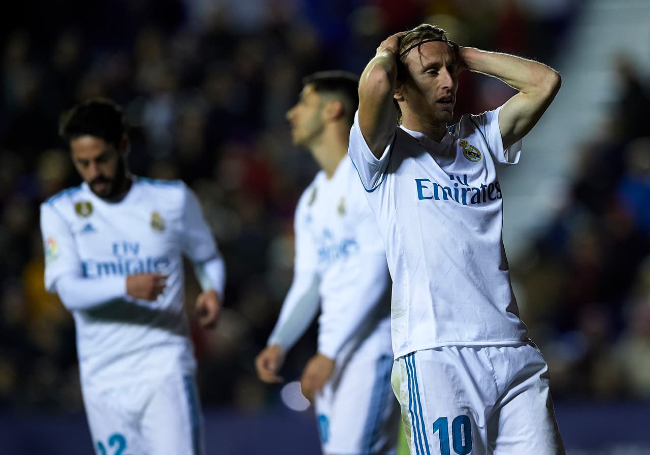 El Real Madrid parece no poder retomar el paso en La Liga y nuevamente dejó puntos en el camino al empatar a 2-2 con el Levante.