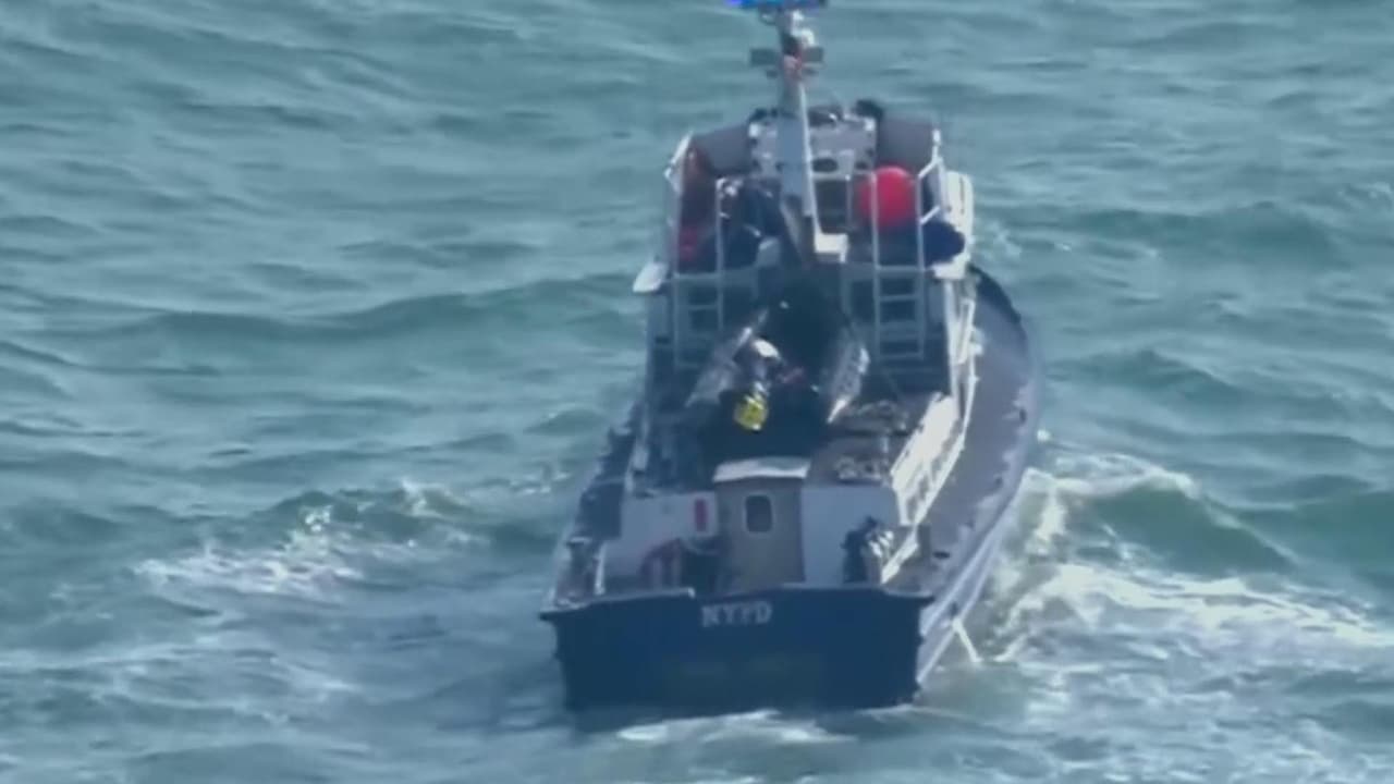 Buscan a nadador desaparecido en playa de Queens