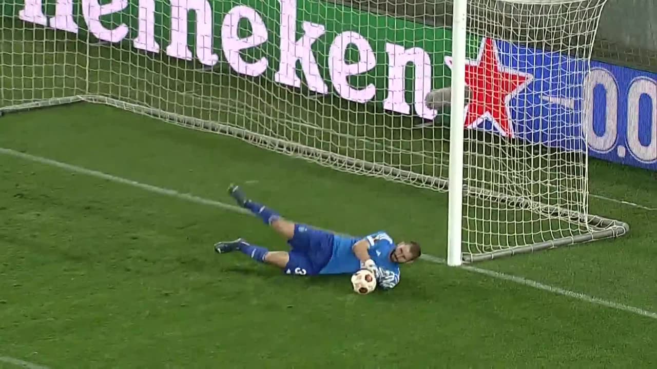 ¡TIRO ATAJADO! disparo por Jérome Mbekeli.