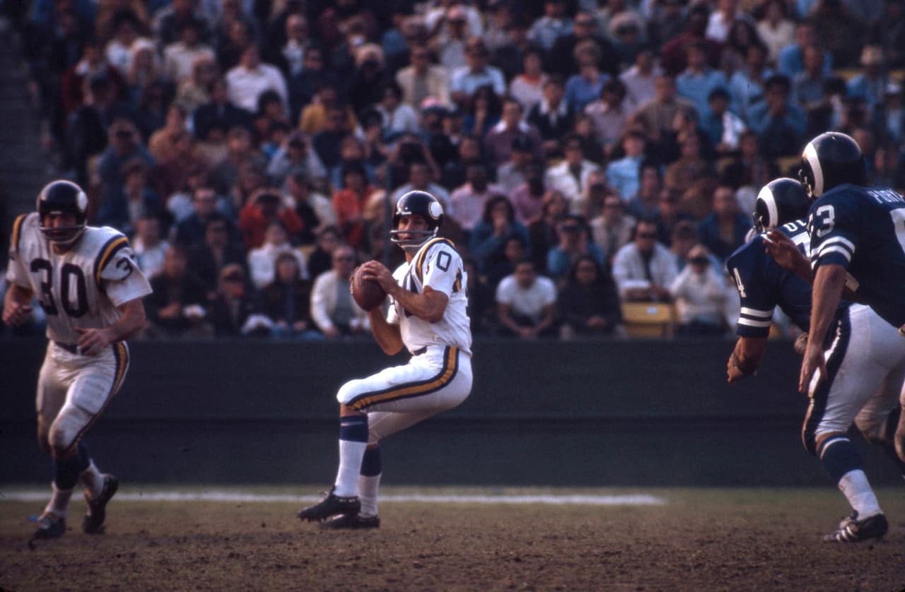 8.- Fran Tarkenton.- 47,003 yardas.
