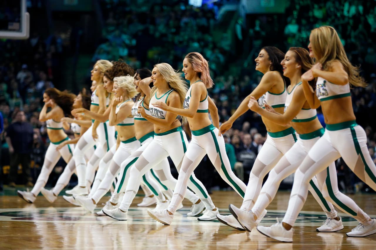 Las porristas de Boston Celtics esperan que con la sensualidad de sus bailes y su belleza sean una motivación especial para que su equipo por fin derrote a Cleveland Cavaliers en las finales de NBA.