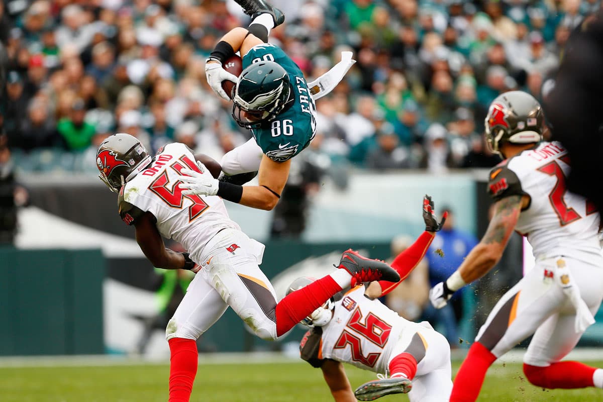 En su cuarta temporada, egresado de Nebraska, esta es la segunda ocasión de Davis se lleva los honores como Defensivo de la Semana.