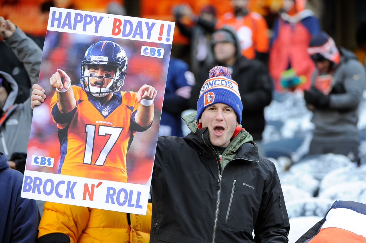 Osweiler, quien cumplió 25 años el domingo, es el único QB e la era del Super Bowl que en su primer juego como titular gane el partido en el día de su cumpleaños.