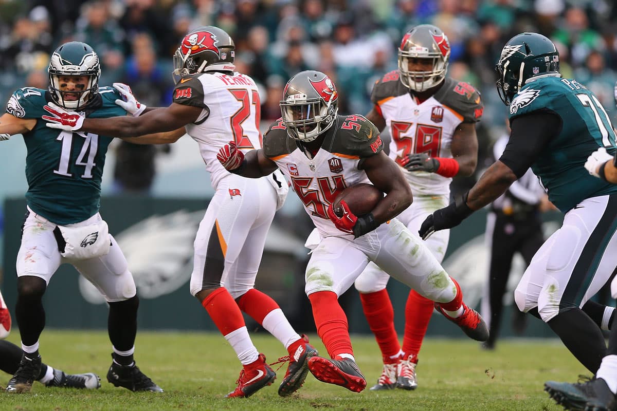 David tuvo dos intercepciones, incluyendo una para TD de 20 yardas, y seis tackleadas en el juego que los Bucs ganaron 45-17 a los Eagles.