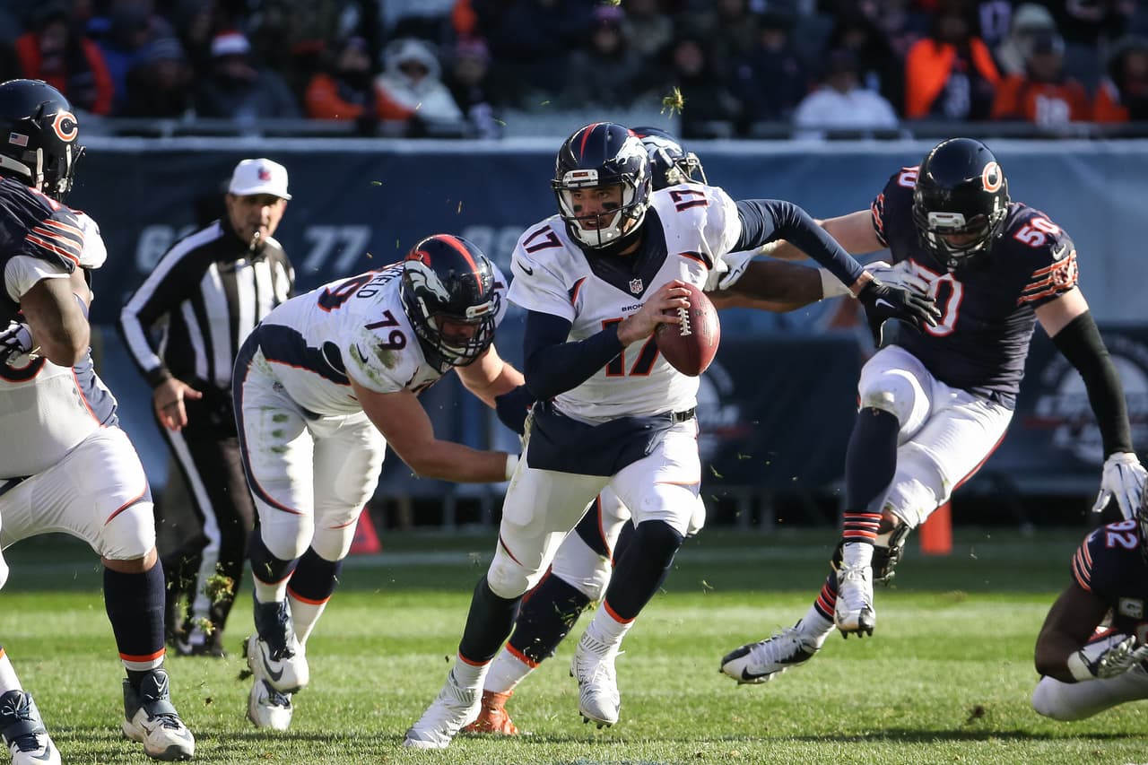 Osweiler completó 20 de 27 pases (74.1 por ciento) para 250 yardas con dos TDs sin intercepciones en el juego que los Broncos ganaron a los Bears 17-15.