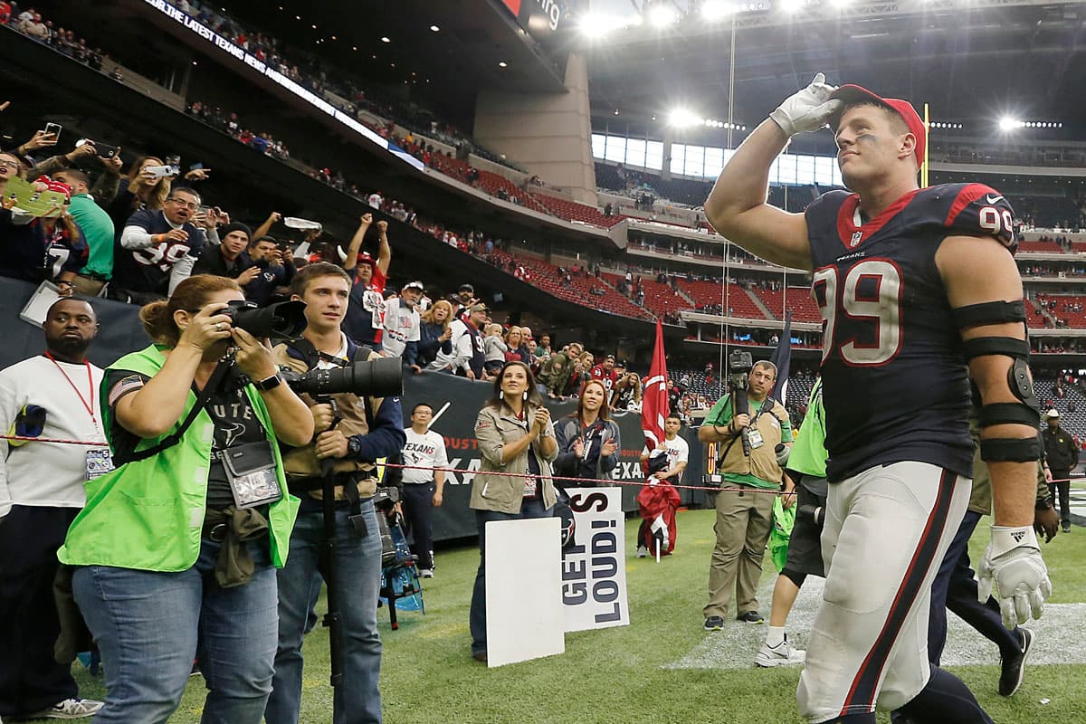 En su quinta temporada, egresado de Wisconsin, este es el quinto título para Watt como Defensivo de la Semana, la mayor cantidad en la historia de los Texans.