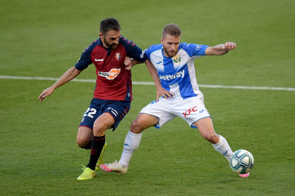 Hacia la mitad del segundo tiempo, Leganés continuó haciendo su juego. El fantasma del descenso les marcaba de cerca.