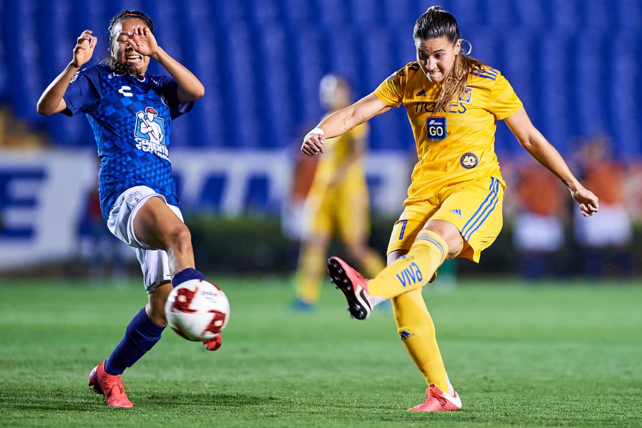 Tigres derrotó al Pachuca con doblete de StephanyMayor y uno más de Ovalle; por 'las Tuzas' descontó Viridiana Salazar. Las de Tigres ya son segundas, con un partido menos que el líder América.