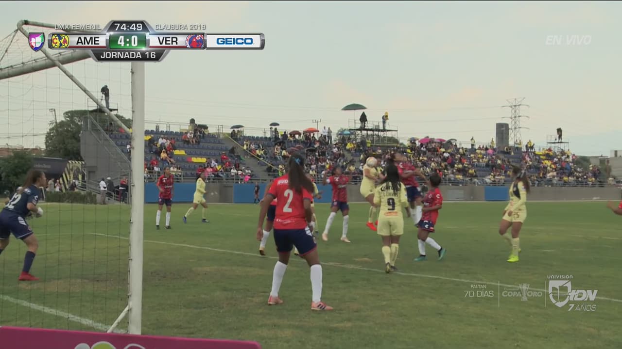 Alondra González se alzó en el aire y de cabeza hizo el cuarto del América