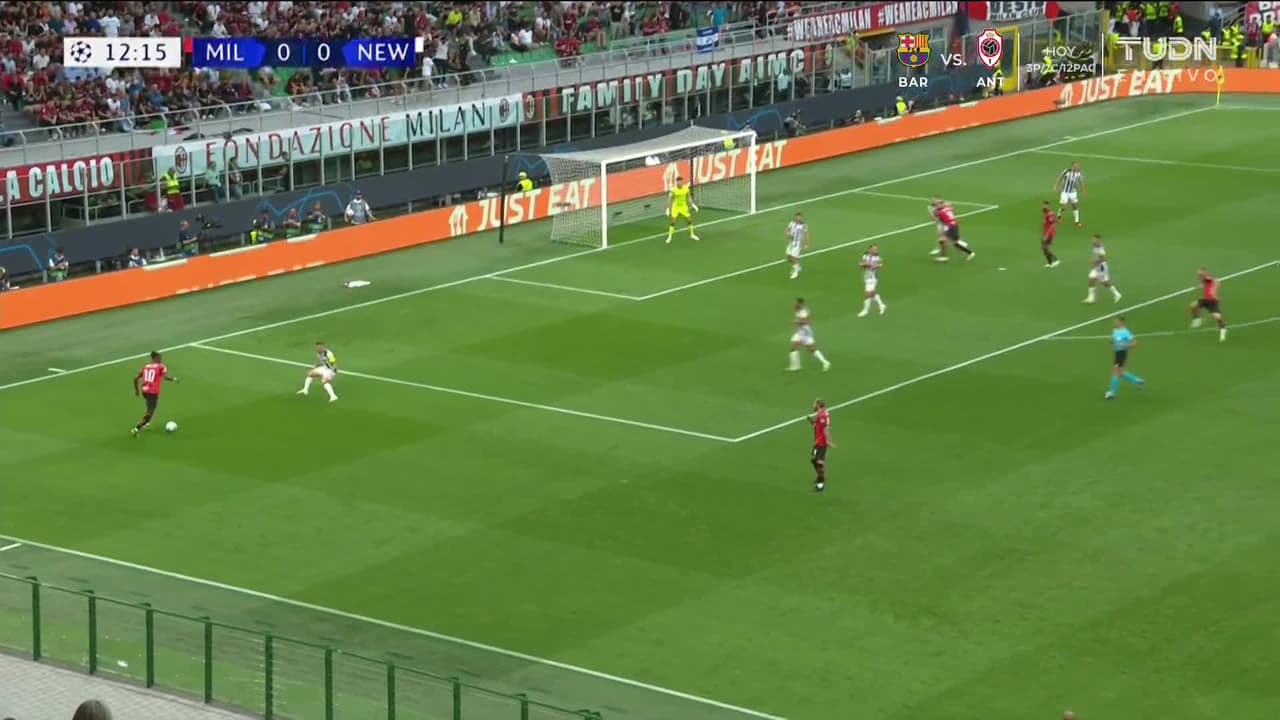 ¡TIRO ATAJADO! disparo por Samuel Chukwueze.