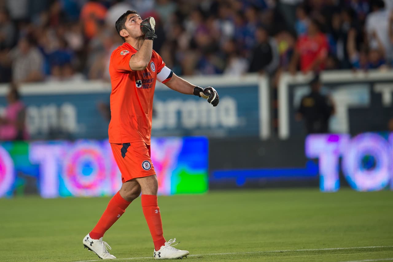 'Chuy' Corona agradecía lo que parecía un triunfo seguro pero con Cruz Azul nunca se puede saber.