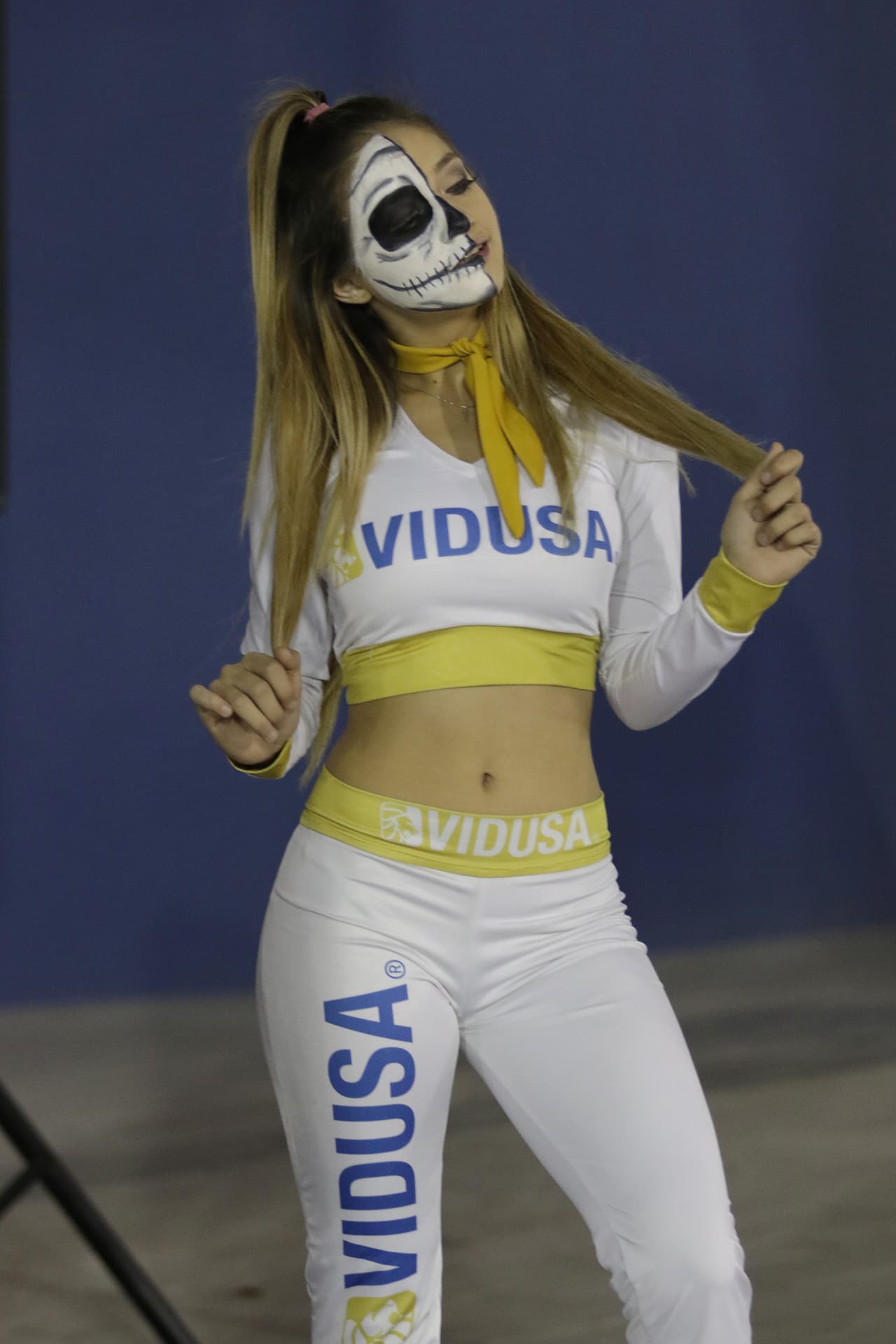 Entre optimismo y maquillaje los aficionados de los dos finalistas esperaban salir del BBVA con una sonrisa porque su equipo acabó como el campeón del torneo.