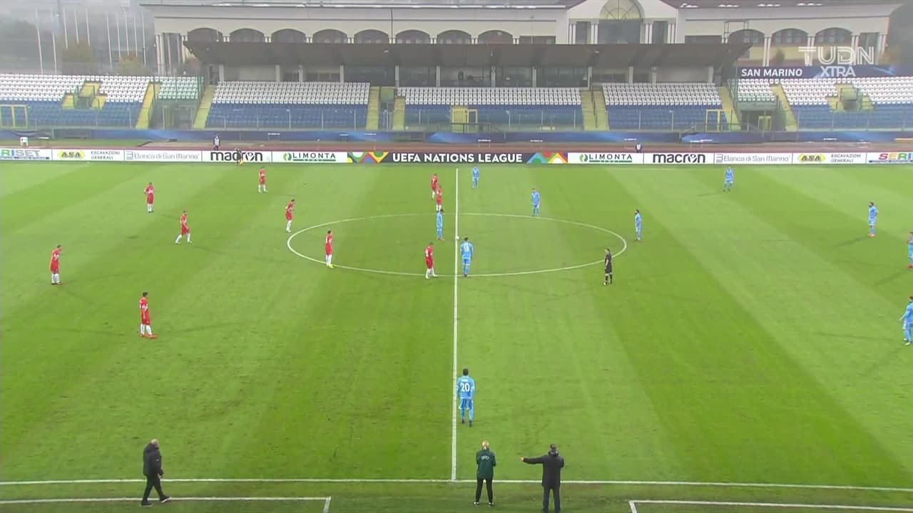 Arranca el partido y la pelota está en juego.