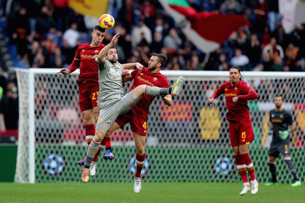 Con un explsado de cada lado, tanto como Roma como Genoa deciden parar la batalla y se conforman con el empate 0-0.
