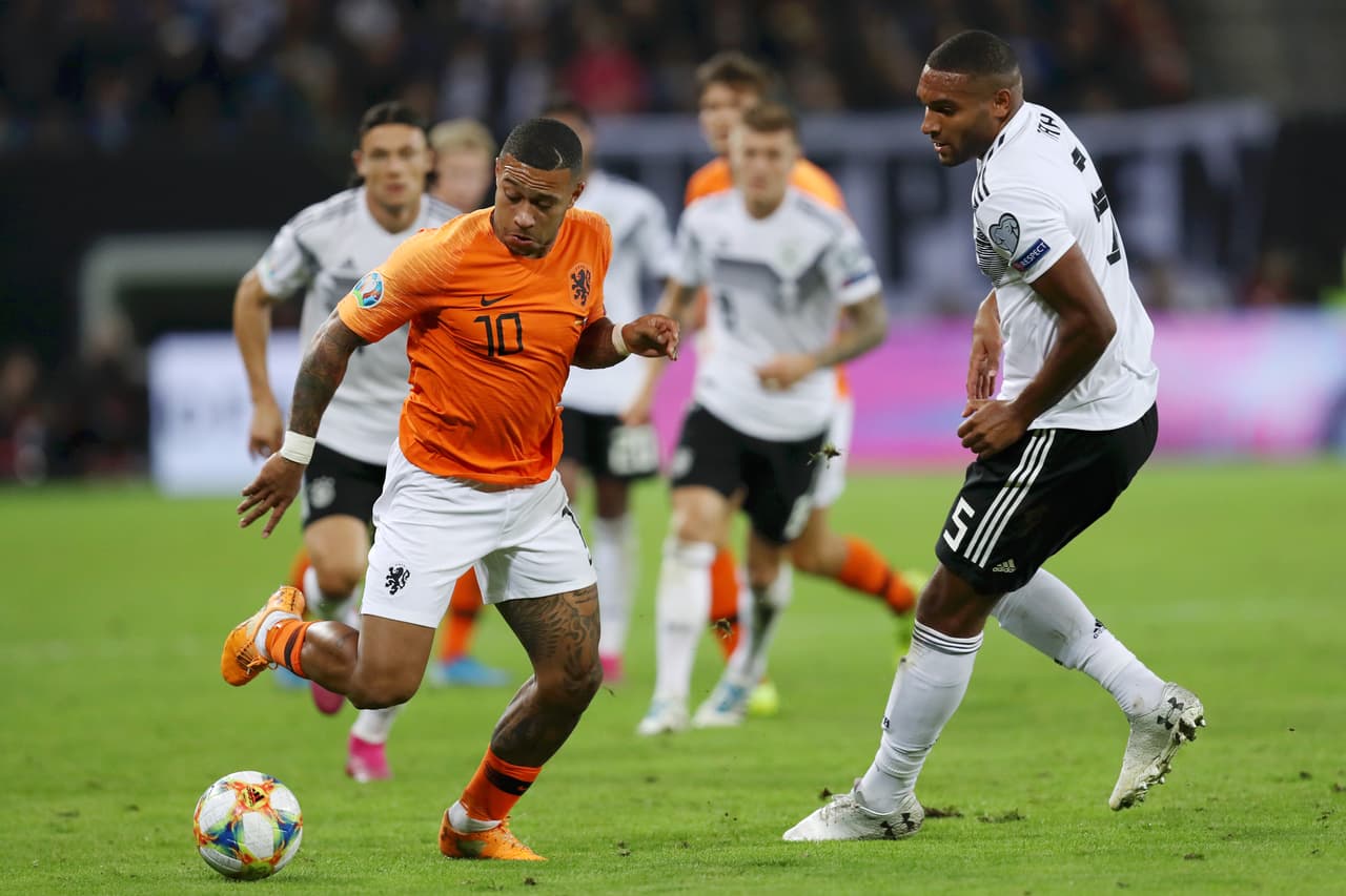 Alemania vencía 1-0 tras un gran primer tiempo pero Holanda mejoró con los cambios de Koeman y remontó en la segunda parte. Frenkie de Jong, Donyell Malen, Georginio Wijnaldum y un autogol de Jonathan Tah permitieron la remontada frente a los germanos que se adelantaron con gol de Gnabry y recortaron distancias gracias al penal bien ejecutado por Toni Kroos.