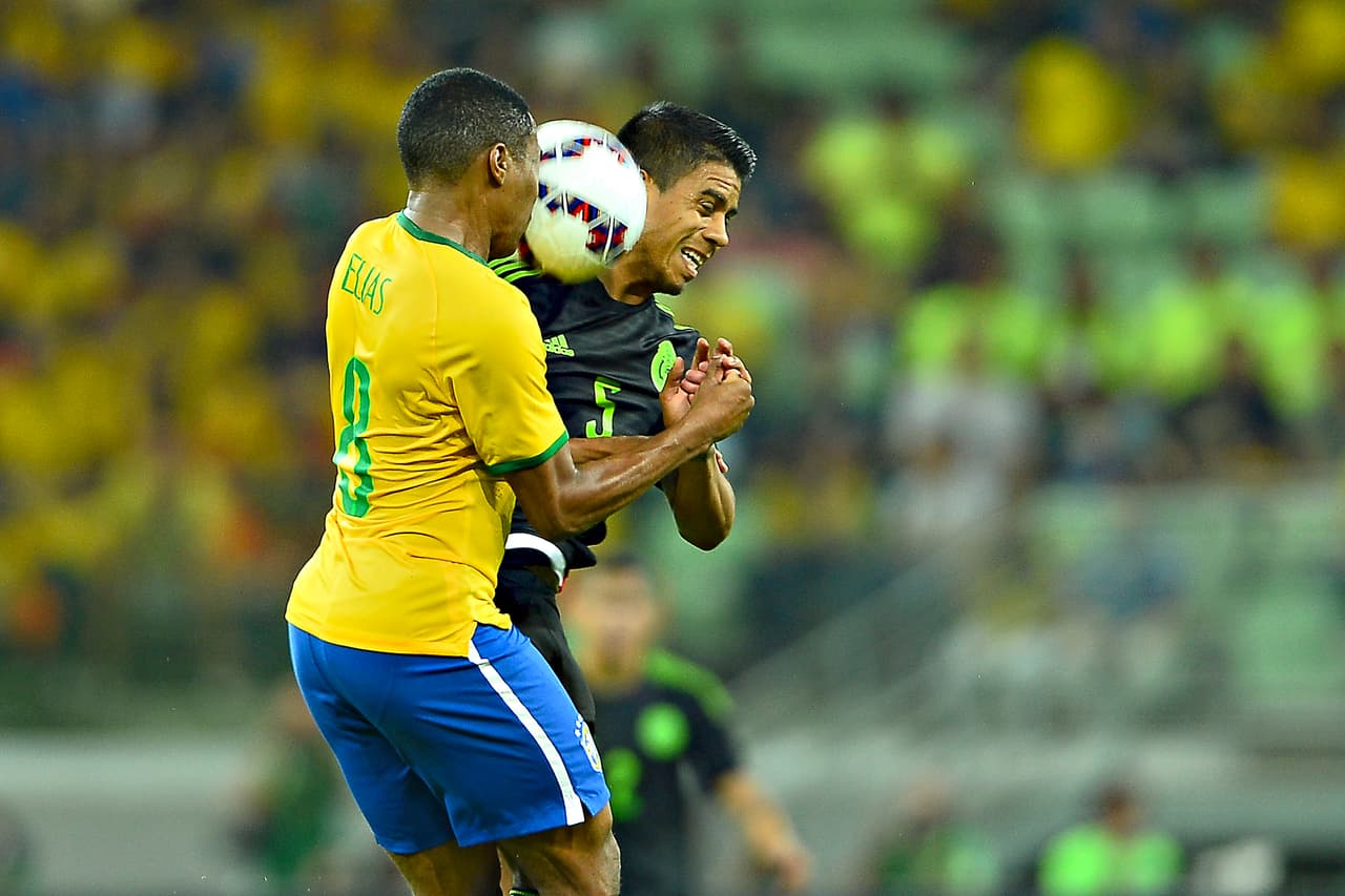 Juan Carlos Medina: Poca participación del volante mexicano en la media cancha. Sus pases fueron acertados en defensa pero no logró meter un balón filtrado atractivo para aportar en el ataque mexicano. Calificación: 6.