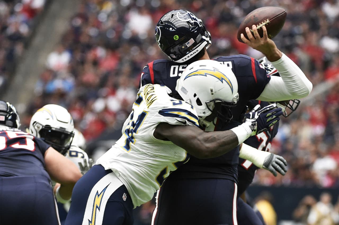 Brock Osweiler tiene día de pesadilla y los Chargers derrotan a los Texans