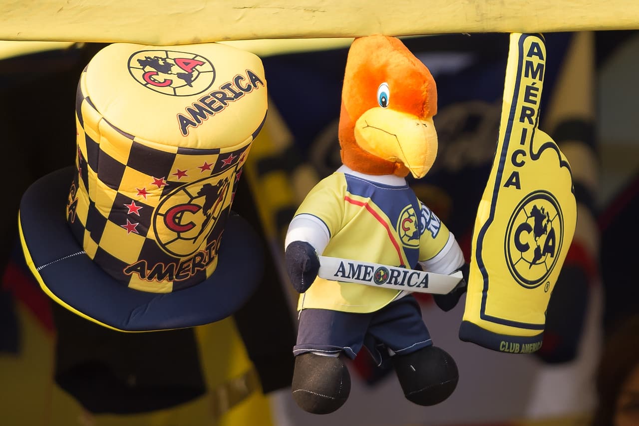 Las aficiones de América y Cruz Azul hicieron sentir su presencia en el Estadio Azteca para su enfrentamiento de Cuartos de Final por el Clausura 2019 en la Fase Final. Un gran ambiente, como de costumbre, estaban gestando los seguidores de ambos clubes capitalinos.