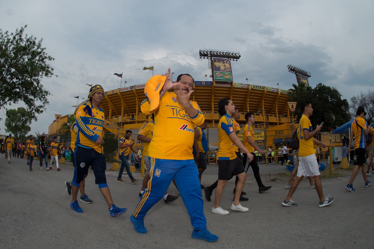 ¡Vaya manera de apoyar! Con este cálido recibimiento de sus aficionados, Tigres deba salir como una fiera para la Ida de la Final de la Liga Campeones de la Concacaf. Echen un vistazo al respaldo.