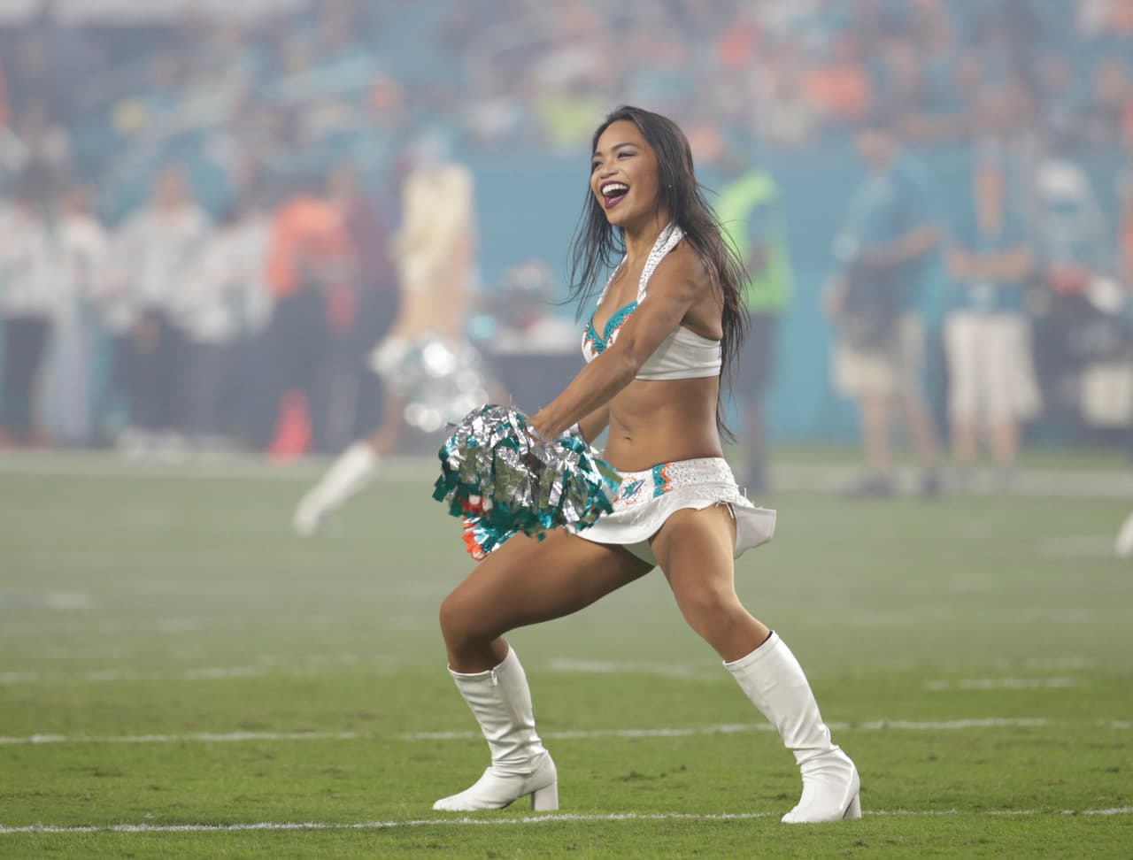 La belleza de las porristas y su mezcla con la sensualidad y alegría son un condimento clave para encender la fiesta de la NFL, que vivió su novena semana de competencia.