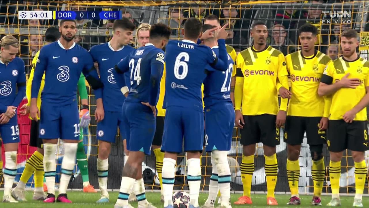 ¡TIRO ATAJADO! disparo por Reece James.