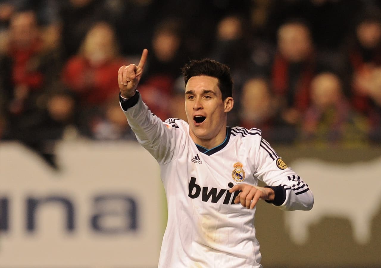 José María Callejón: sin espacio en el primer equipo, el extremo fue vendido al R.C.D. Espanyol y en el 2011 regresó comprado por el Madrid con contrato por cinco años. No aguantó, a las dos temporadas se fue al Napoli.