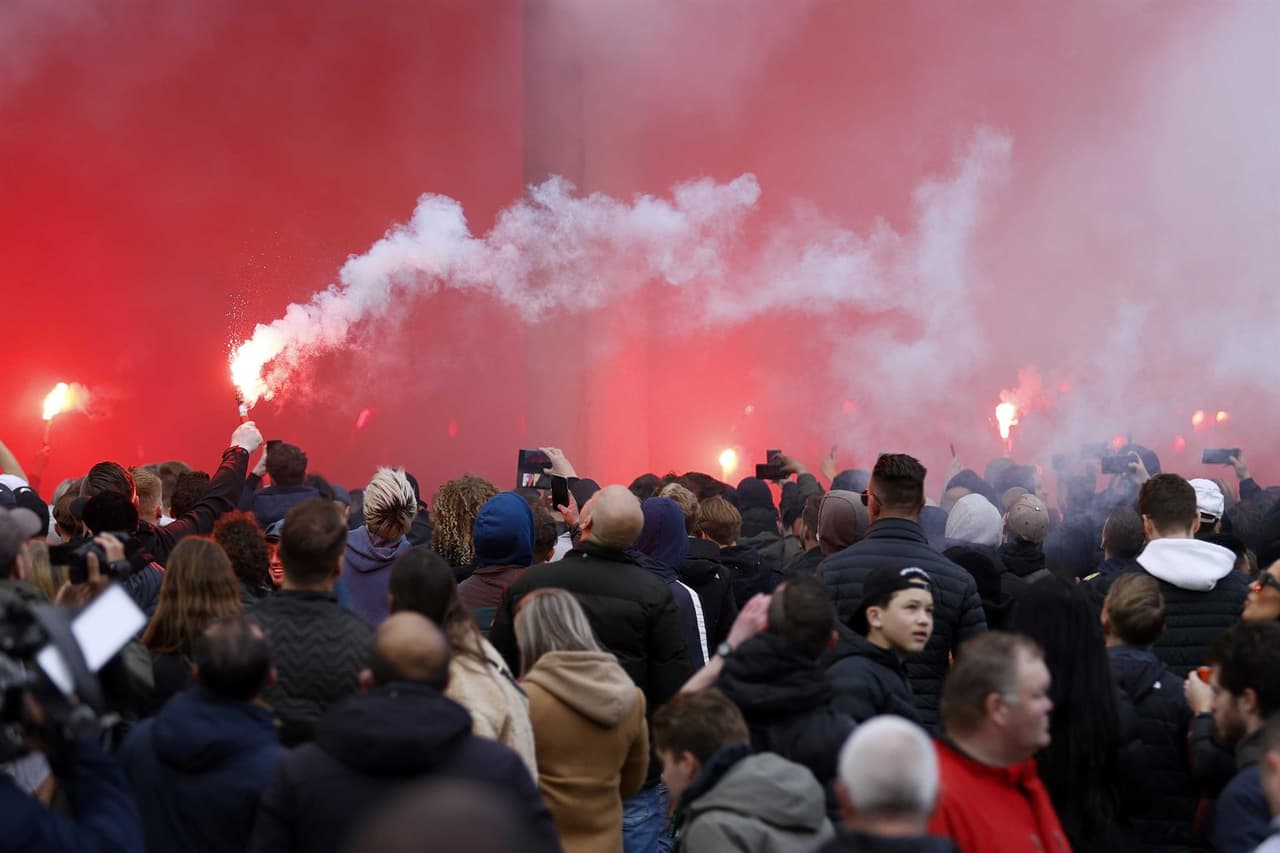 La escuadra de Erik Ten Hag suma su trigésimo quinto título de la Eredivisie en la historia del club y así se festejó en Amsterdam.