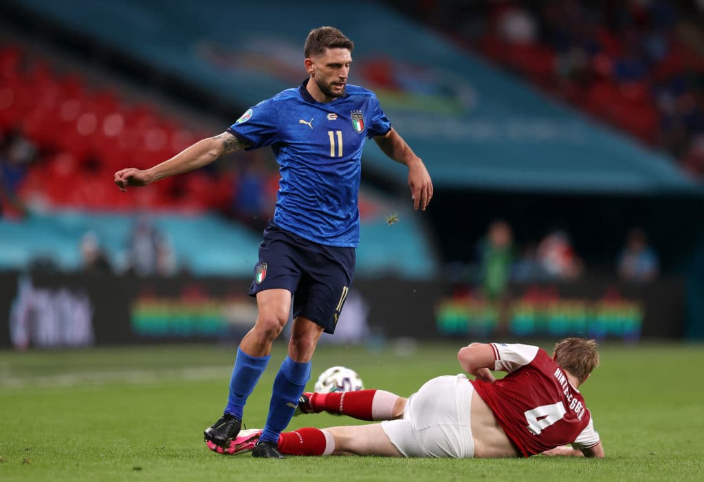 Federico Chiesa y Matteo Pessina marcan en los tiepos extras y le dan el triunfi 2-1 a Italia tras un apretado duelo frente a Austria. Los italianos esperan al ganador entre Bélgica y Portugal.