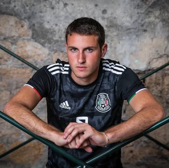 Santi Giménez rechaza ir a la Selección de Argentina