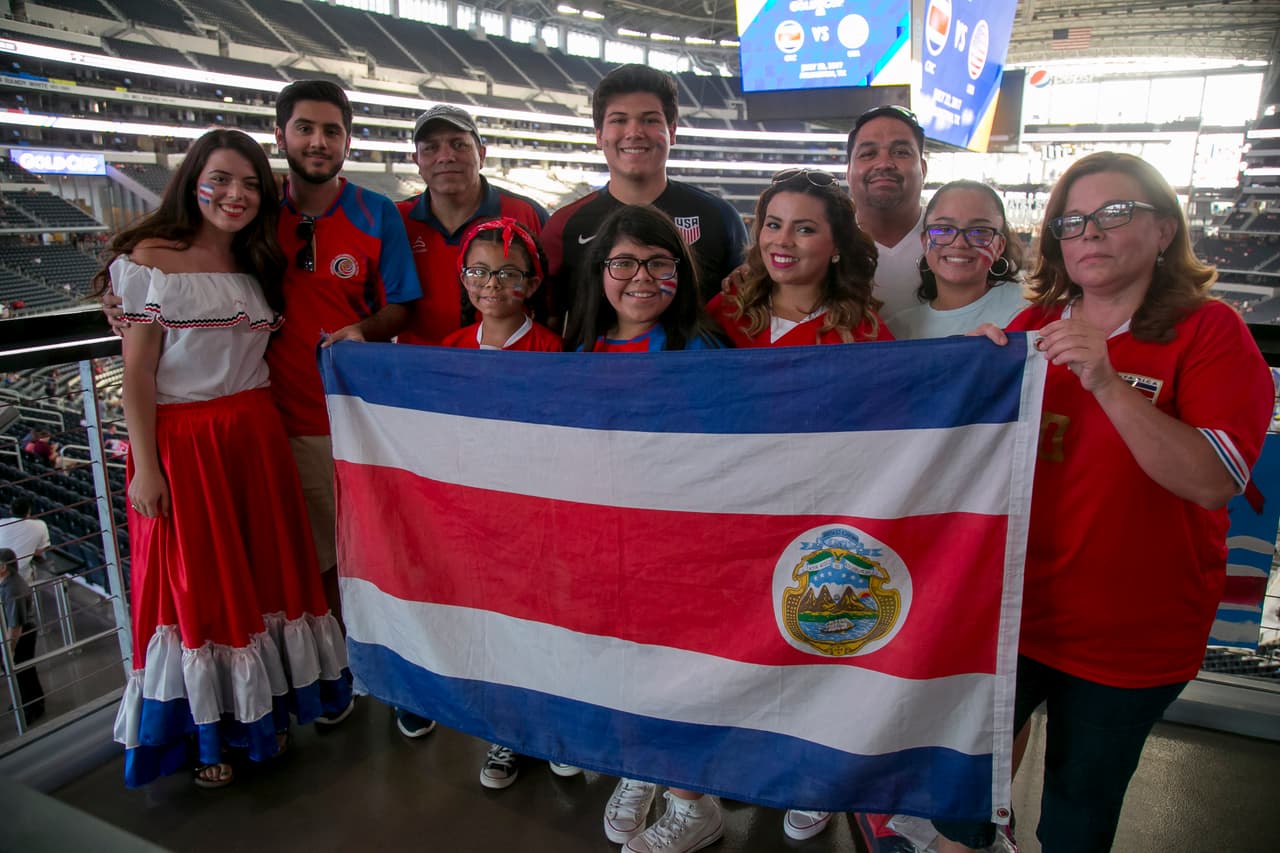 El patriotismo estadounidense se hizo presente ante la "Pura Vida" de los ticos en las tribunas del AT&T Stadium