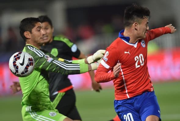 1.- Jesús Corona- El arquero mexicano no tuvo su mejor partido en el juego aéreo, aunque pese a ello tuvo atajadas que salvaron a México de más goles en contra. Calificación: 6.