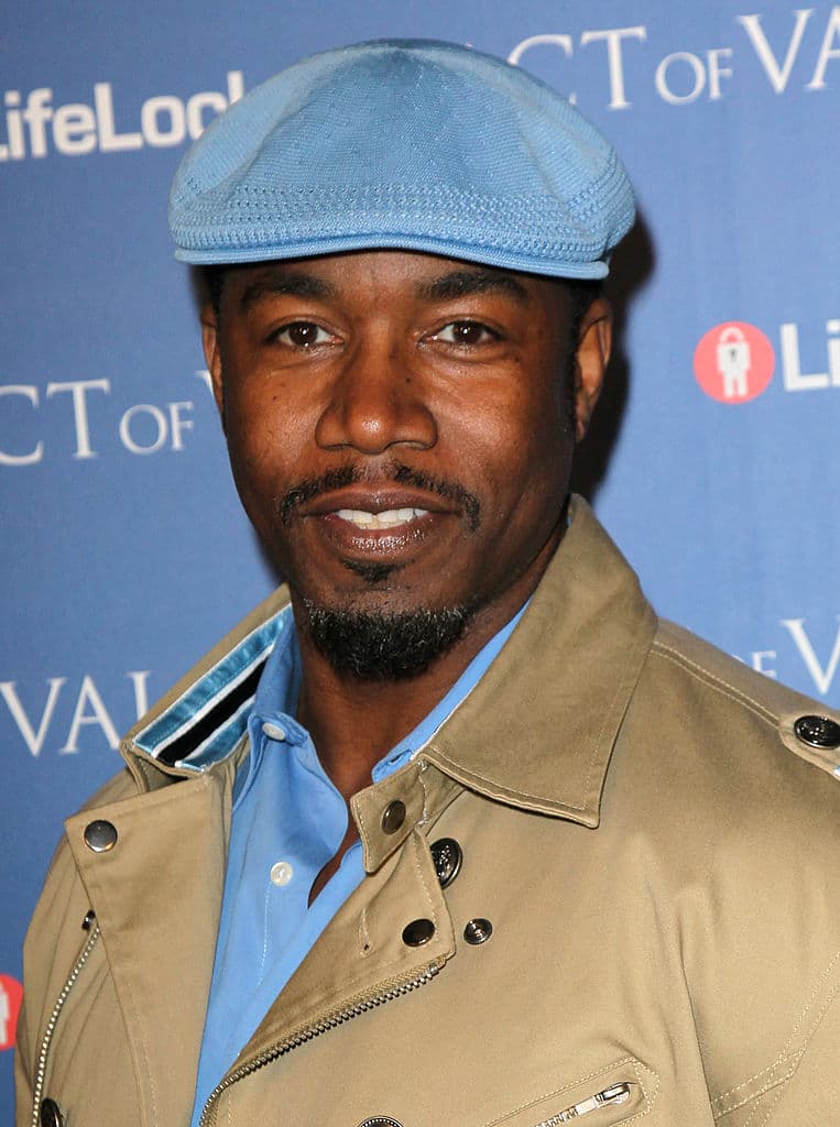 The Dark Knight (2008) - Batman/Bruce Wayne regresa para continuar su guerra contra el crimen. Con la ayuda del teniente Jim Gordon y del Fiscal del Distrito Harvey Dent, Batman se propone destruir el crimen organizado en la ciudad de Gotham.
<br>