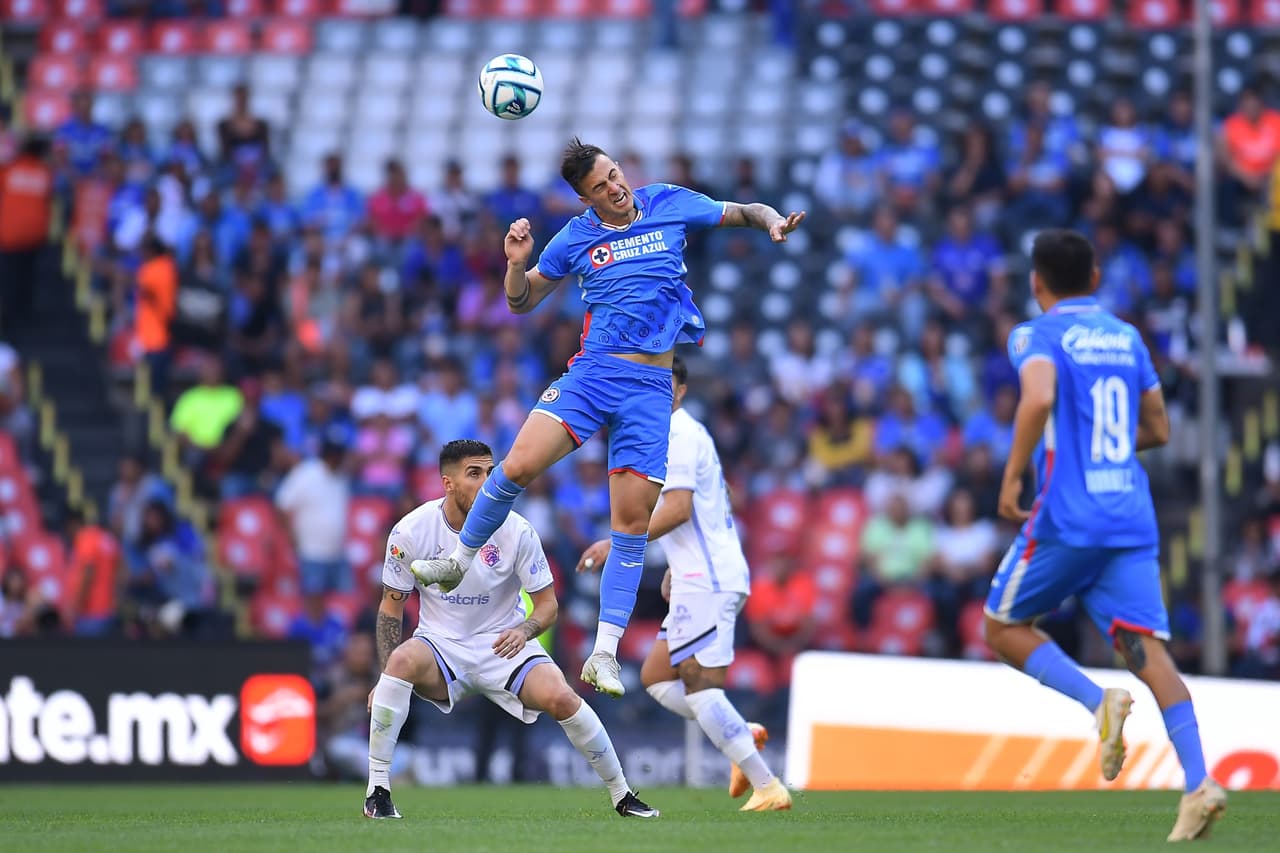 Ricardo 'Tuca' Ferretti se estrenó como director técnico de Cruz Azul y se lleva la victoria que necesitaban los 'cementeros' para pelear posiciones de repechaje y de paso, el estratega consigue su quinta victoria en su partido de presentación al frente de un equipo de la Liga MX.