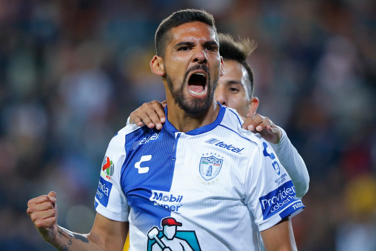 Pero a los 71 minutos los Tuzos pusieron el 2-2. Raúl López centró por derecha y con una gran precisión, la pelota halló la cabeza de Franco Jara y el argentino puso el esférico en la red.