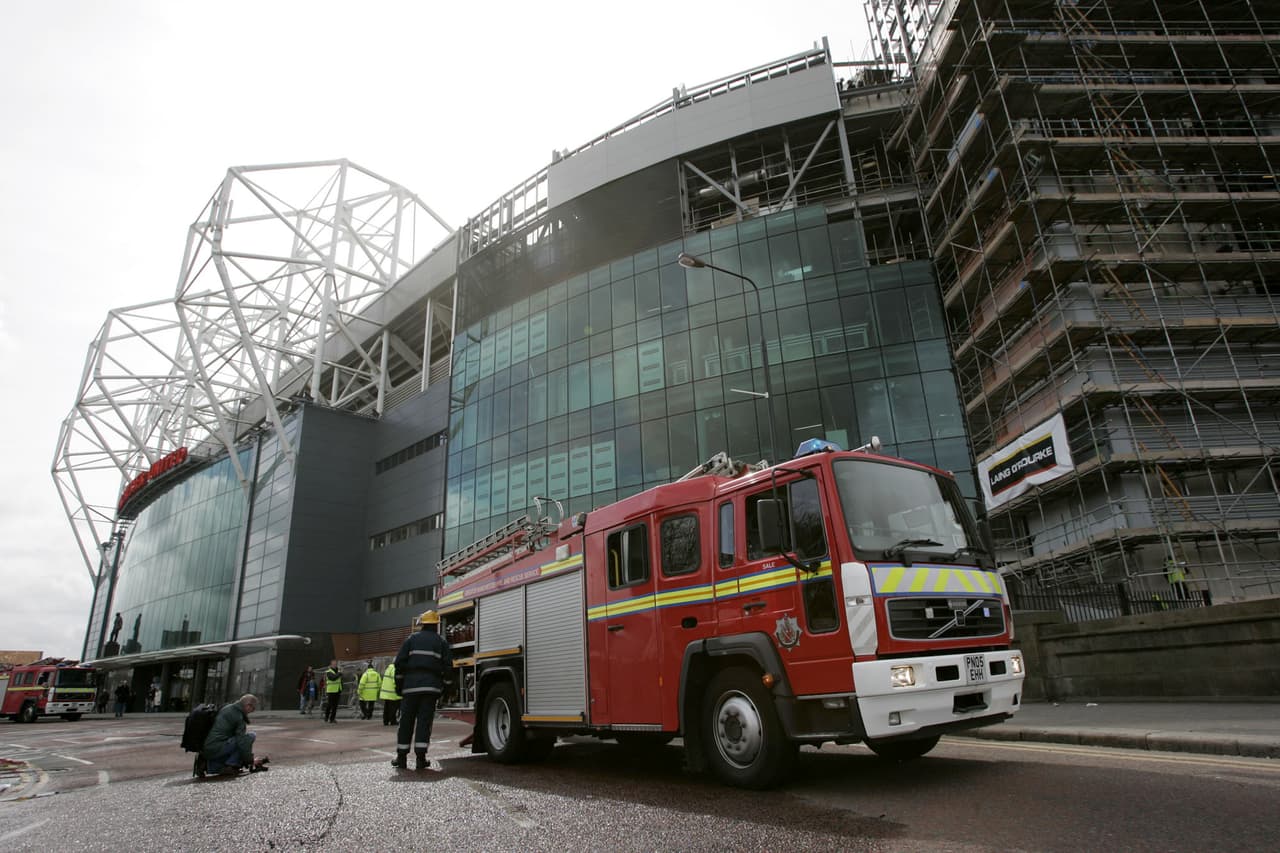 La capacidad del Old Trafford se reduce a unos 45.000 espectadores.
