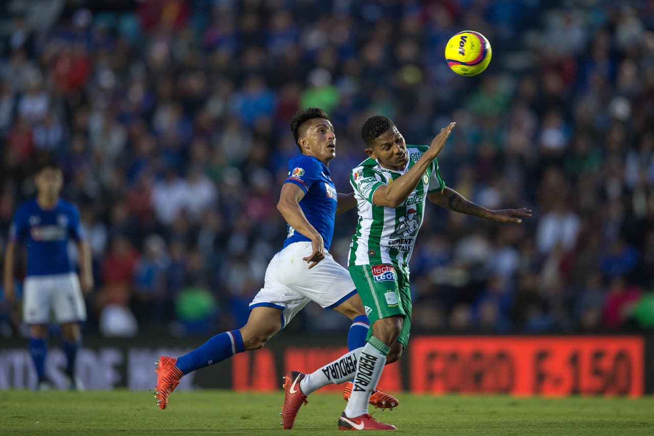 Fue un partido parejo. Ambos equipos tuvieron oportunidades importantes para marcar, pero la falta de contundencia y la buena actuación de los porteros impidieron la celebración de goles en el cotejo.