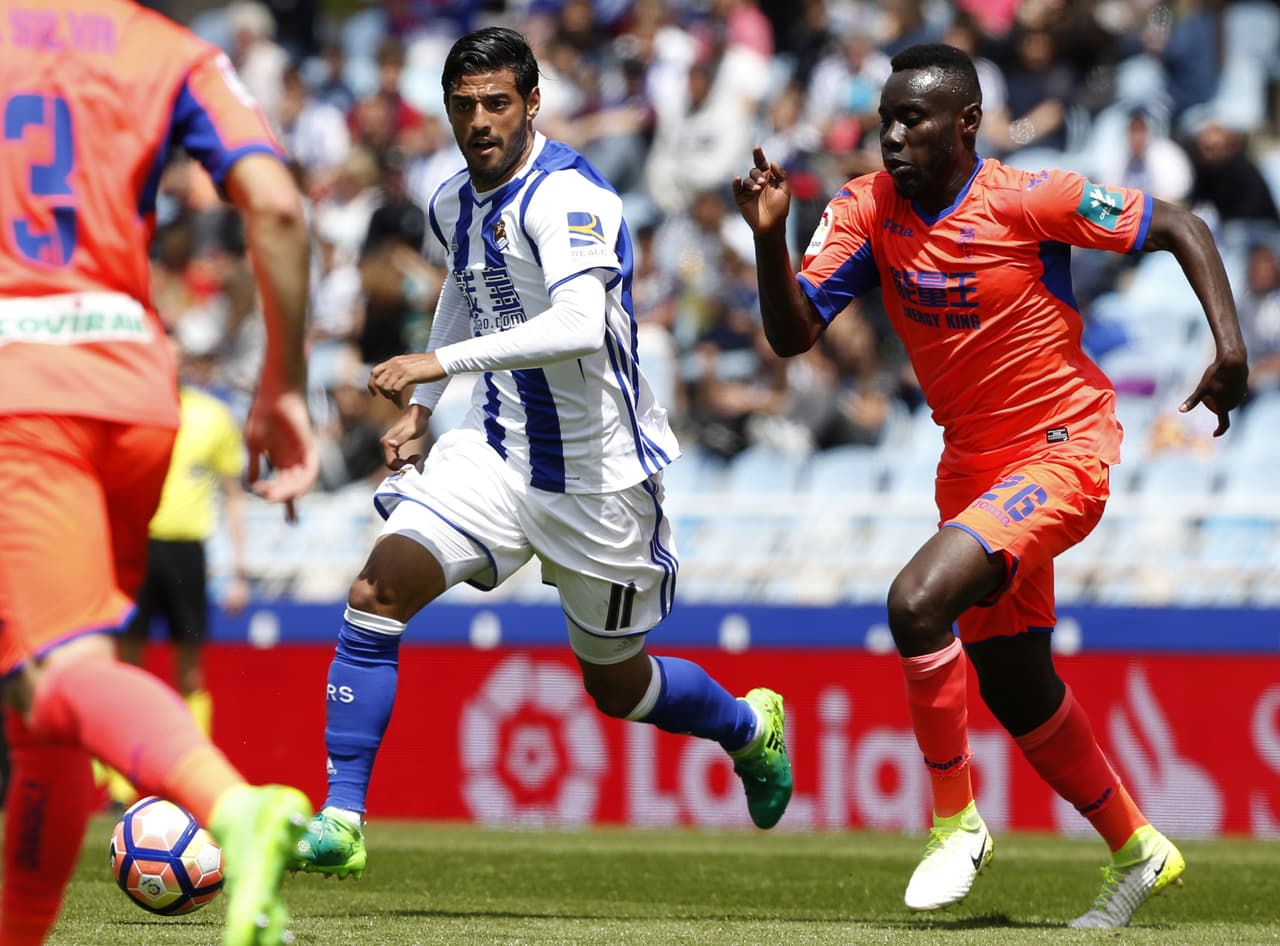 Sin embargo, sería el mexicano Vela el encargado de abrir la contienda con su octavo gol de la temporada en el fútbol español.