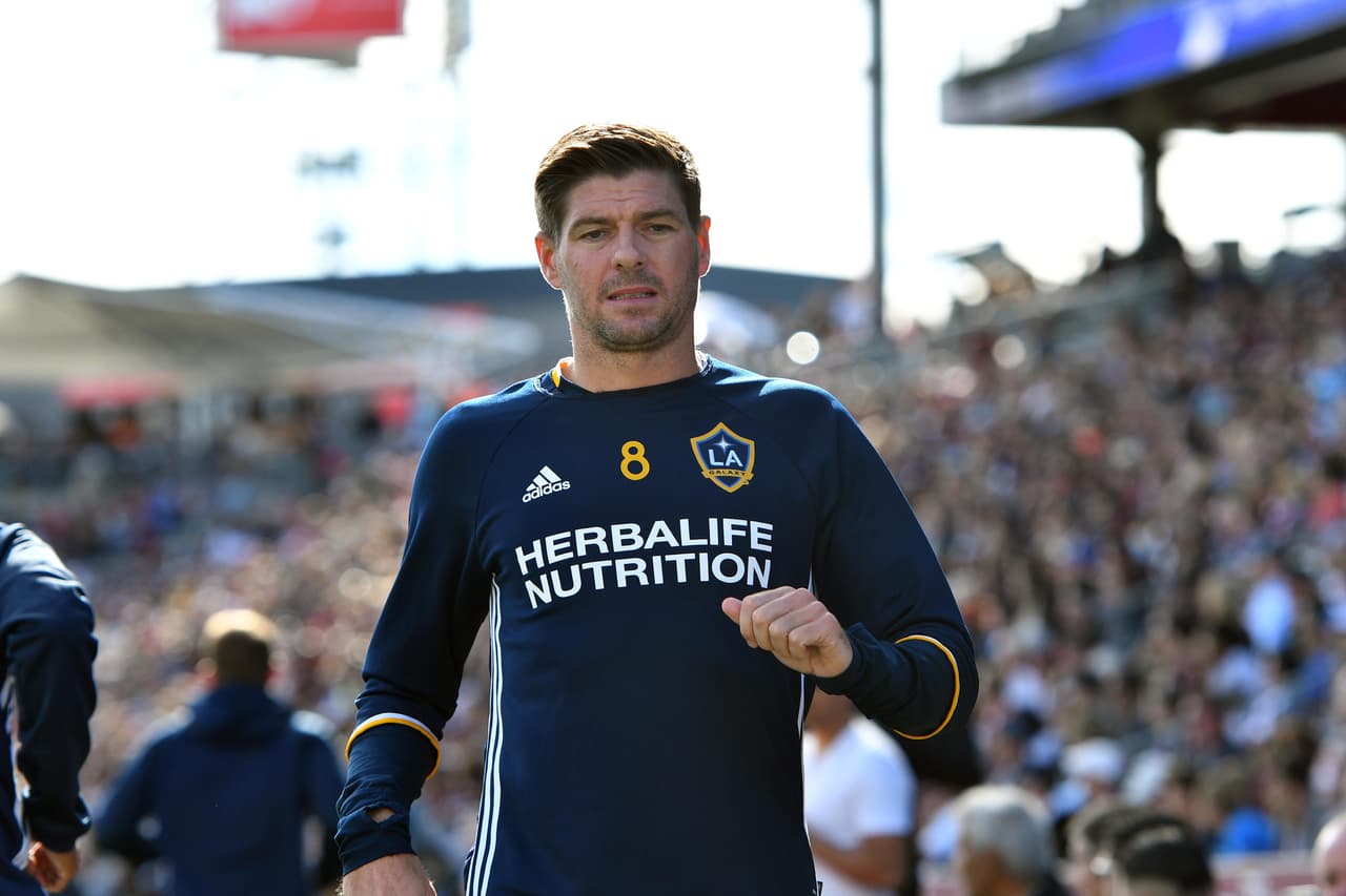 Steven Gerrard es pretendido por el MK Dons de la League One de Inglaterra.