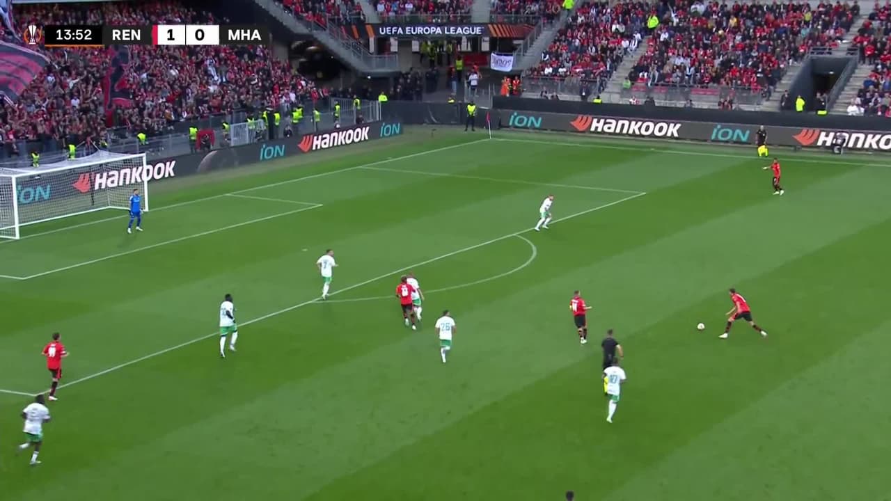 ¡TIRO ATAJADO! disparo por Ludovic Blas.