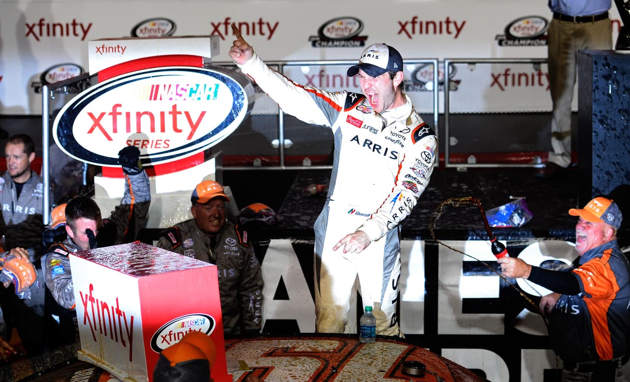 "(Se lo dedico) a todo mundo en México. Simplemente no lo puedo creer. Corrí no sólo por México, sino por toda Latinoamérica.", afirmó el piloto.