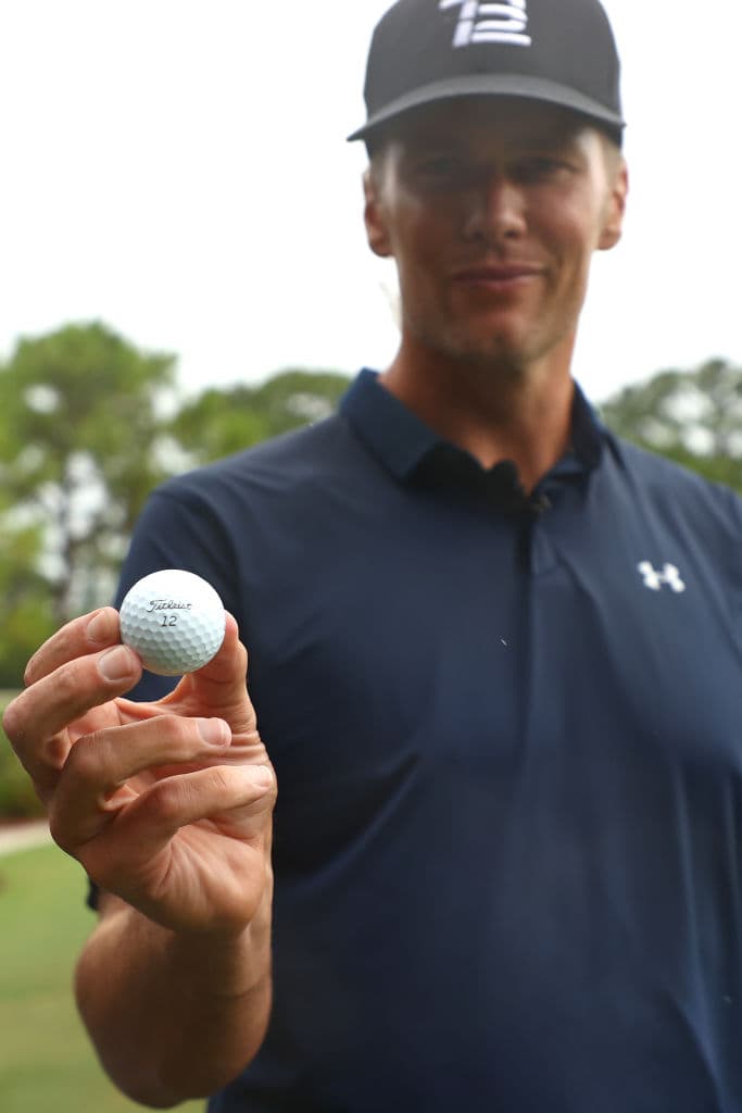 Para promocionar su nueva línea de ropa, Brady está jugando con su condición de ‘tendedero’.