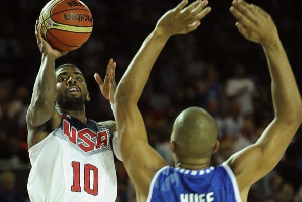 En Estados Unidos destacó en el tercer cuarto la fina muñeca de Klay Thompson, un elegante tirador que fue de los pocos que lanzaron de fuera. Curioso, y quizás lo más destacable tácticamente del partido: USA metía las canastas de debajo: tiró 55 tiros de dos y 18 de tres, de los que sólo metió seis triples, cuatro de Thompson.