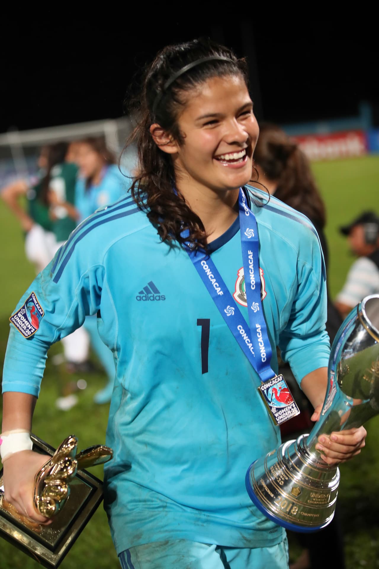 Así fue la premiación y el festejo del histórico triunfo del Tri femenil Sub 20. Se impuso en la final del Premundial Sub 20 de la Concacaf a Estados Unidos y con ello, además, consiguió su boleto al Mundial de la categoría que se celebrará en Francia en agosto.