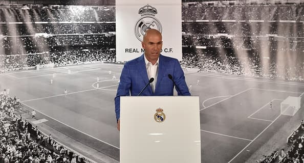 "Tenemos que intentar hacerlo lo mejor posible para que este equipo gane a final de año. Voy a hacerlo lo mejor posible con todos los jugadores y creo que va a salir todo bien", mencionó.