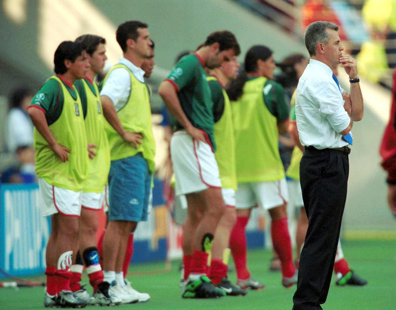 Para Corea y Japón 2002, Aguirre clasificó a México en el segundo lugar, fue un 'bomberazo' que levantó el ánimo azteca. Ya en la Copa fueron eliminados en octavos de final por el Team USA.