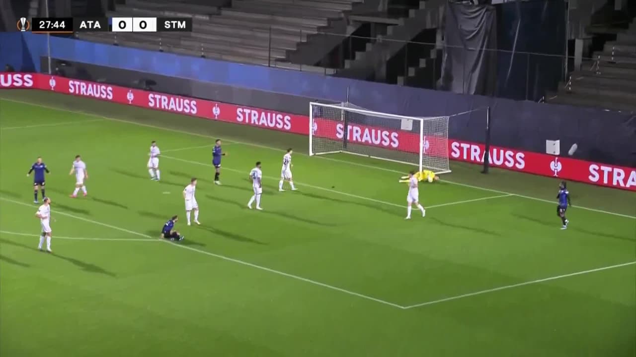 ¡TIRO ATAJADO! disparo por Davide Zappacosta.