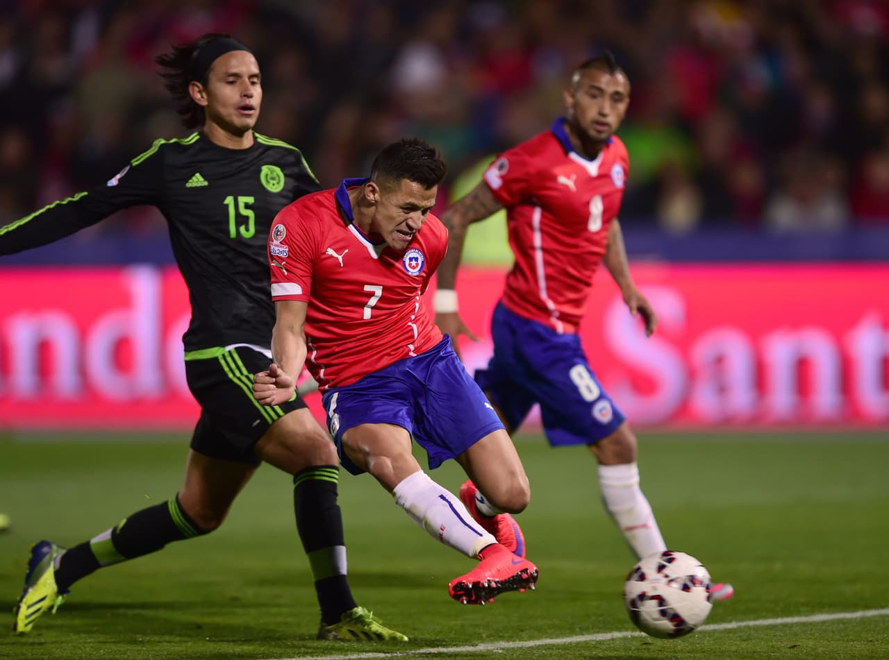 7.- Alexis Sánchez - El atacante del Arsenal se mostró participativo y luchando por cada pelota, aunque su mejor faceta en este juego la tuvo generando juego para su equipo. Calificación: 7